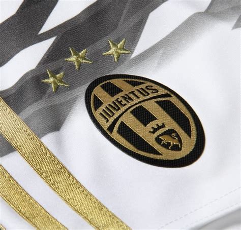 Juve La Terza Maglia Nera E Oro