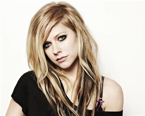 Avril Lavigne, Black Hair With Blonde Highlights, Blonde Hair, Hair ...