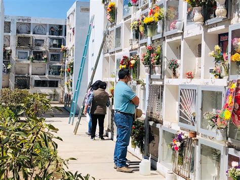 Día de Todos los Santos Cementerios llenos así visitaron las familias