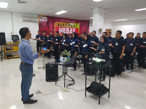 CSR Berkelanjutan Alfamart Class Luluskan Murid SMK Siap Kerja