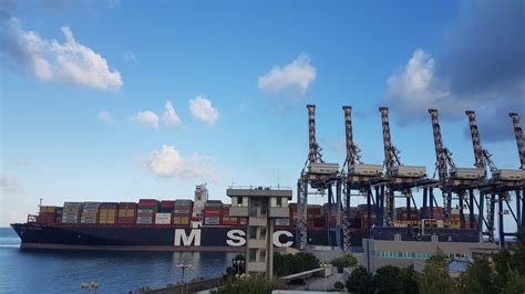 La Msc Miriam al porto di Gioia Tauro è tra le navi portacontainer più