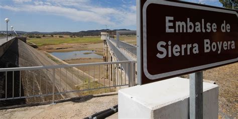 El Agua Embalsada En Los Pantanos De C Rdoba Est Un Por Debajo De