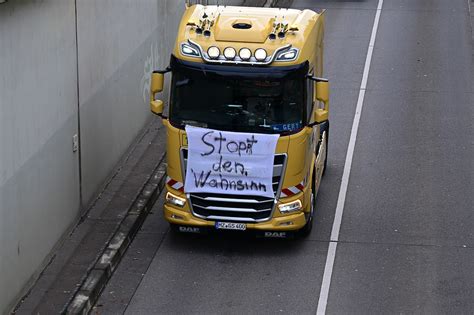 Lkw Demo In Wiesbaden Hunderte Lkw Und Ihre Fahrer Sorgen Flickr