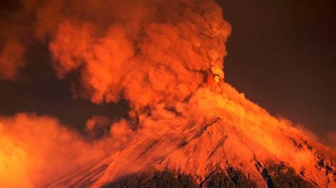 Thousands Flee As Guatemalas Fuego Volcano Erupts Bbc News