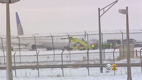 Plane Skids Off Runway At Ohare Youtube