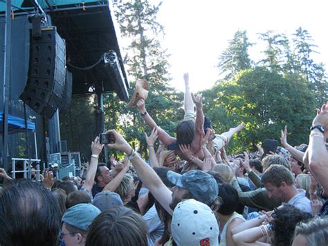 Mosh Pit - Tips on How to Mosh and Prepare to Mosh - HubPages