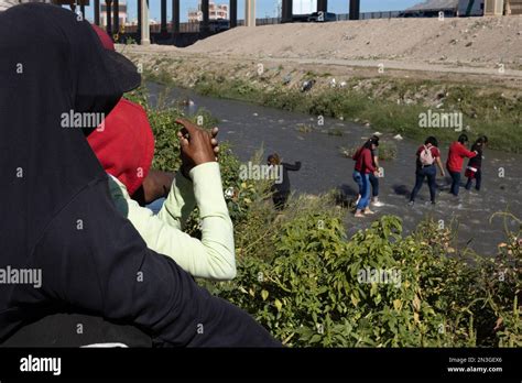 Juarez Mexique Les Migrants V N Zu Liens Traversent Le Rio