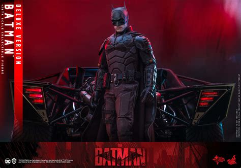 Hot Toys The Batman Sixth Scale Figure Is Ready To Fight Crime And Solve Riddles GameSpot