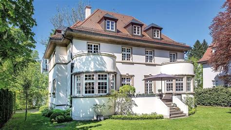 Repräsentative Villa In Bestlage Mit Traumhaftem Garten München