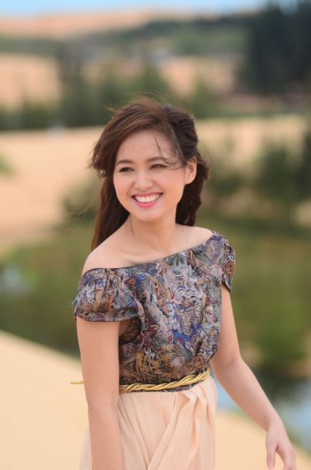 TAM TIT BEAUTIFUL WITH PINK LIP COLOUR HOT GIRL BEAUTIFUL ASIAN GIRL