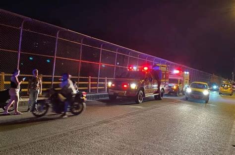 Mujer Perdi La Vida Al Lanzarse Del Puente Vehicular Del Gal N Anoche