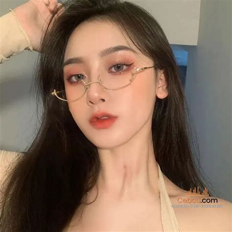 Bộ sưu tập ảnh Hot Girl đeo kính đáng yêu dễ thương nhưng cực Dâm Ce Bu Cu