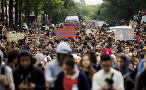 Estudiantes En Par S Protestan Por Ni A Gitana El Siglo De Torre N