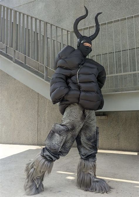 Pin by Meryemsoyler on 🔥FASHİON🔥 | Dystopian fashion, Weird fashion ...