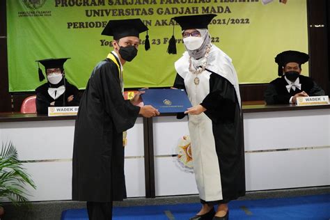 Wisuda Program Sarjana Filsafat Periode II 2021 2022 Fakultas Filsafat