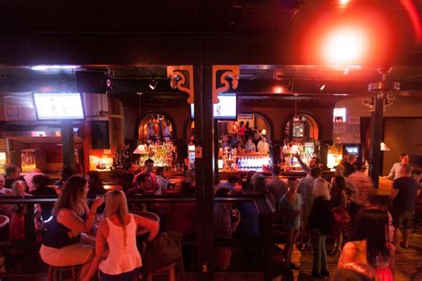 Houston's Nightlife ─ Exploring the City's Best Bars and Clubs