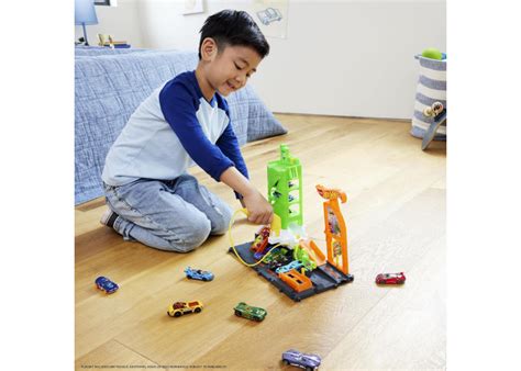 Hot Wheels City Super Recharge Fuel Station Mattel