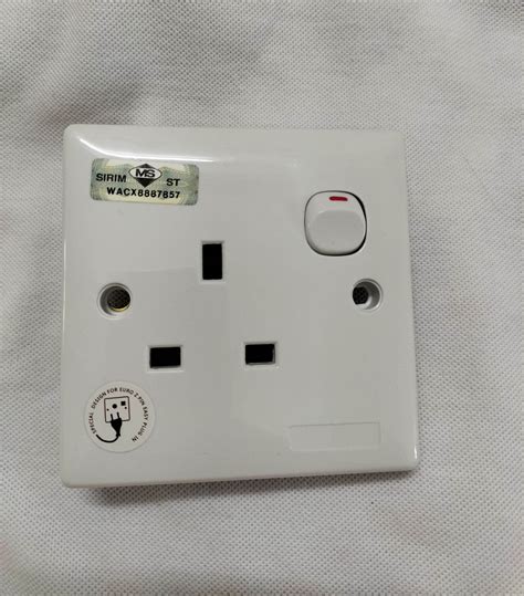 Hot Item 13a Single Switch Socket Outlet 13a Sirim Switch Electric One Gang Electric Socket