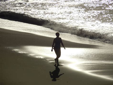 Banco De Imagens De Praia Mar Costa Agua Areia Oceano Mulher