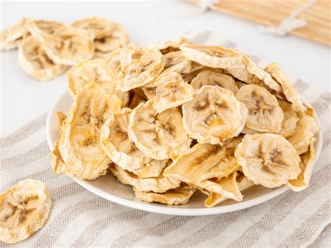 Банановые чипсы в сушилке для фруктов — рецепт с фото пошагово. Как ...