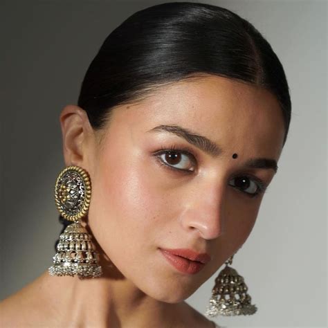 Alia Bhatts Makeup Artist On How To Recreate Her Glowy Illuminated