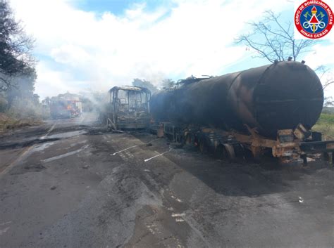 Atualizada Carreta De Combust Vel Pega Fogo E Interdita Br Mais