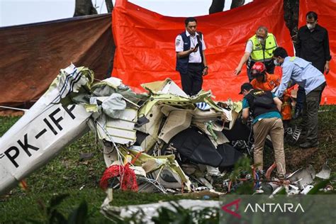 Knkt Evakuasi Puing Pesawat Pk Ifp Ke Pondok Cabe Antara News