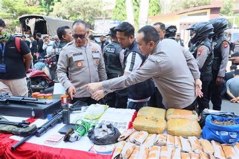 Ratusan Polisi Dikerahkan Ke Kampung Bahari Mengejutkan Ada Narkoba