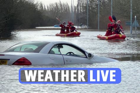 UK weather LIVE - Met Office issues HUNDREDS of flood alerts, as homes ...