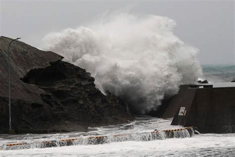 Deadly Typhoon Hagibis plows north after paralyzing Tokyo area | CBC News