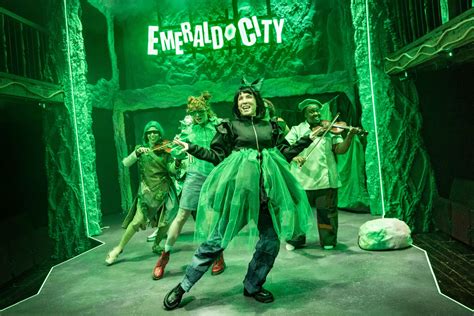 Review The Wizard Of Oz At The Watermill Theatre Newbury Stagetalk