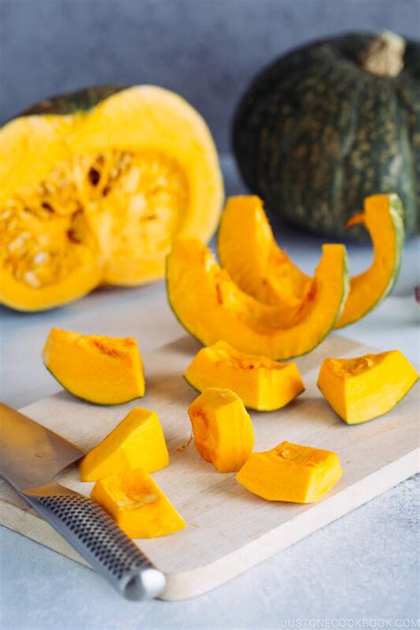 How To Cut A Kabocha Squash Japanese Pumpkin Just One Cookbook