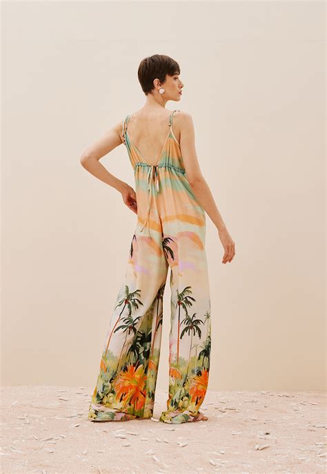 Macacões CaCay Carioca Brasileira e Latina