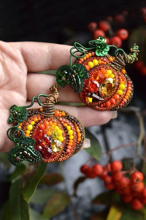 Beaded Brooches Pins Design | Handmade beaded jewelry, Bead embroidery ...