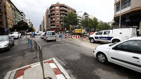 El tráfico en el tramo del paseo de Sagasta afectado por el reventón se