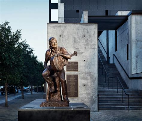 Willie Nelson Statue, Austin – Texas Monthly