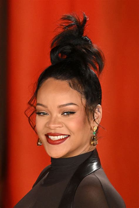 Rihanna Just Found The Maternity Equivalent Of Her Cfda Awards