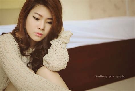 Cận cảnh quá trình vẽ body painting của hot girl Hani Nguyễn