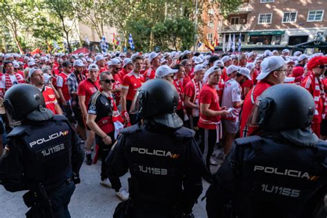 Einlass Ärger bei Union Berlins Champions League Debüt Hunderte Fans