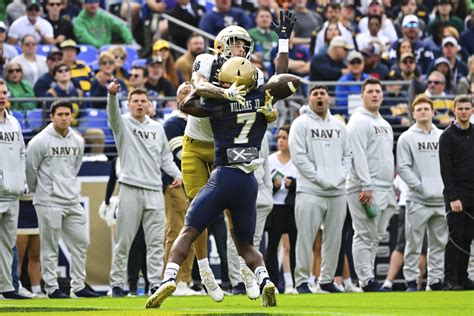 Lenzy Makes Super Catch As No 20 Notre Dame Tops Navy 35 32 Ap News