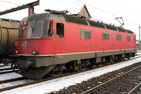 Sbb Lokomotive Re Cornaux Am Bahnhof Ostermundig Flickr