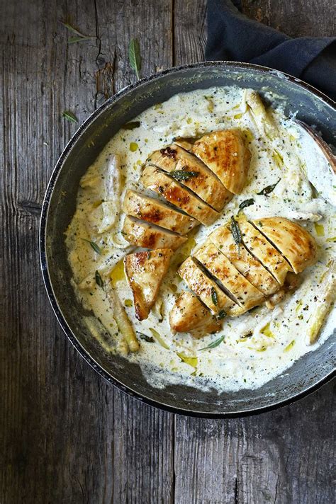 Pasta Met Kip En Asperges In Een Romige Pepersaus Serving Dumplings