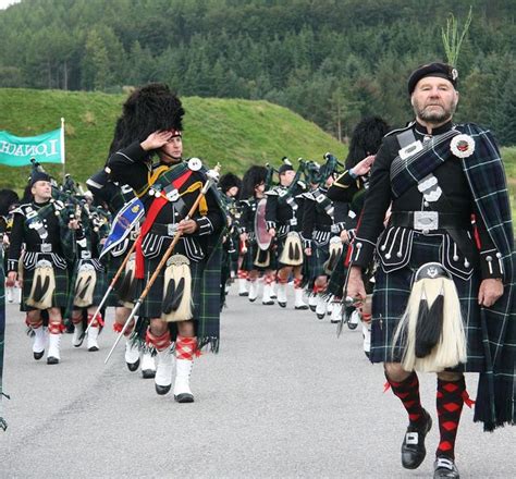 March of the Highlanders (2) | Scottish clothing, Scotland forever, Men ...