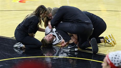 Look: Gus Johnson checks in with Molly Davis after Iowa's Senior Day game