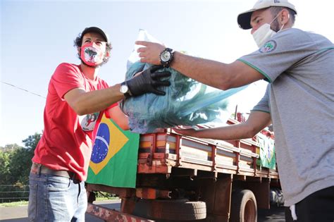 MST lança campanha Natal Sem Fome Bela Gil Leonardo Boff e Eduardo