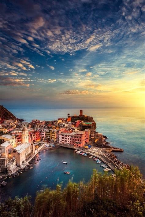 Sunset in Vernazza Italy - Photorator