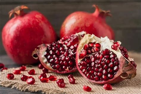 فوائد قشر الرمان، 7 فوائد صحية لعصير الرمان Pomegranate