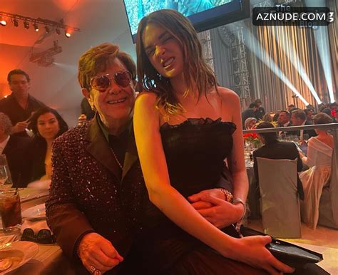 Charlotte Lawrence Sexy And Hot Photos Collection AZNude