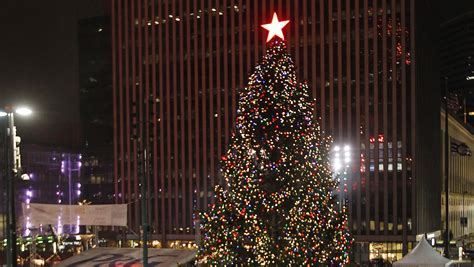 Macys Holiday Tree Arrives On Fountain Square Saturday