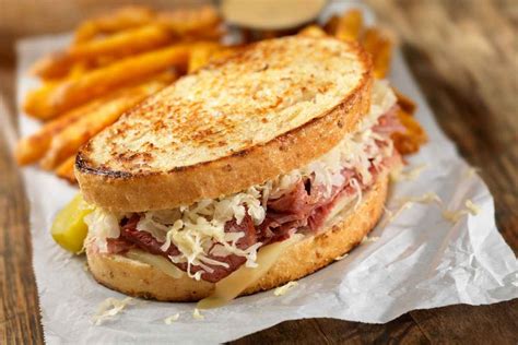 7 Best Corned Beef Sandwich Recipes - IzzyCooking